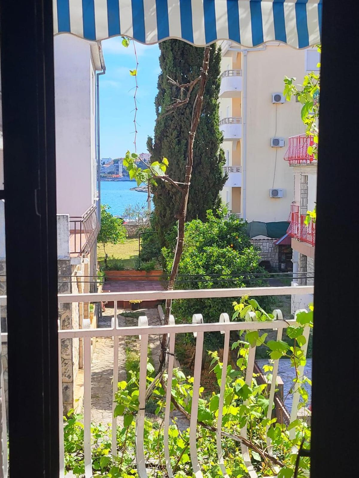 Apartment Bunjo'S Beach House Trogir Exterior foto